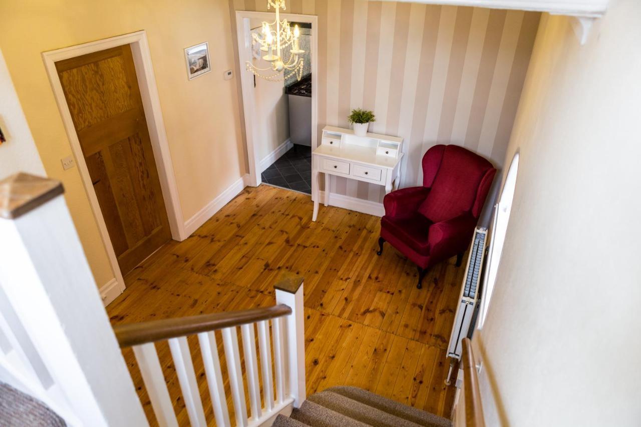 Large 5 Bed House In Scarborough Near The Beach, Large Garden & Hot Tub Exterior photo
