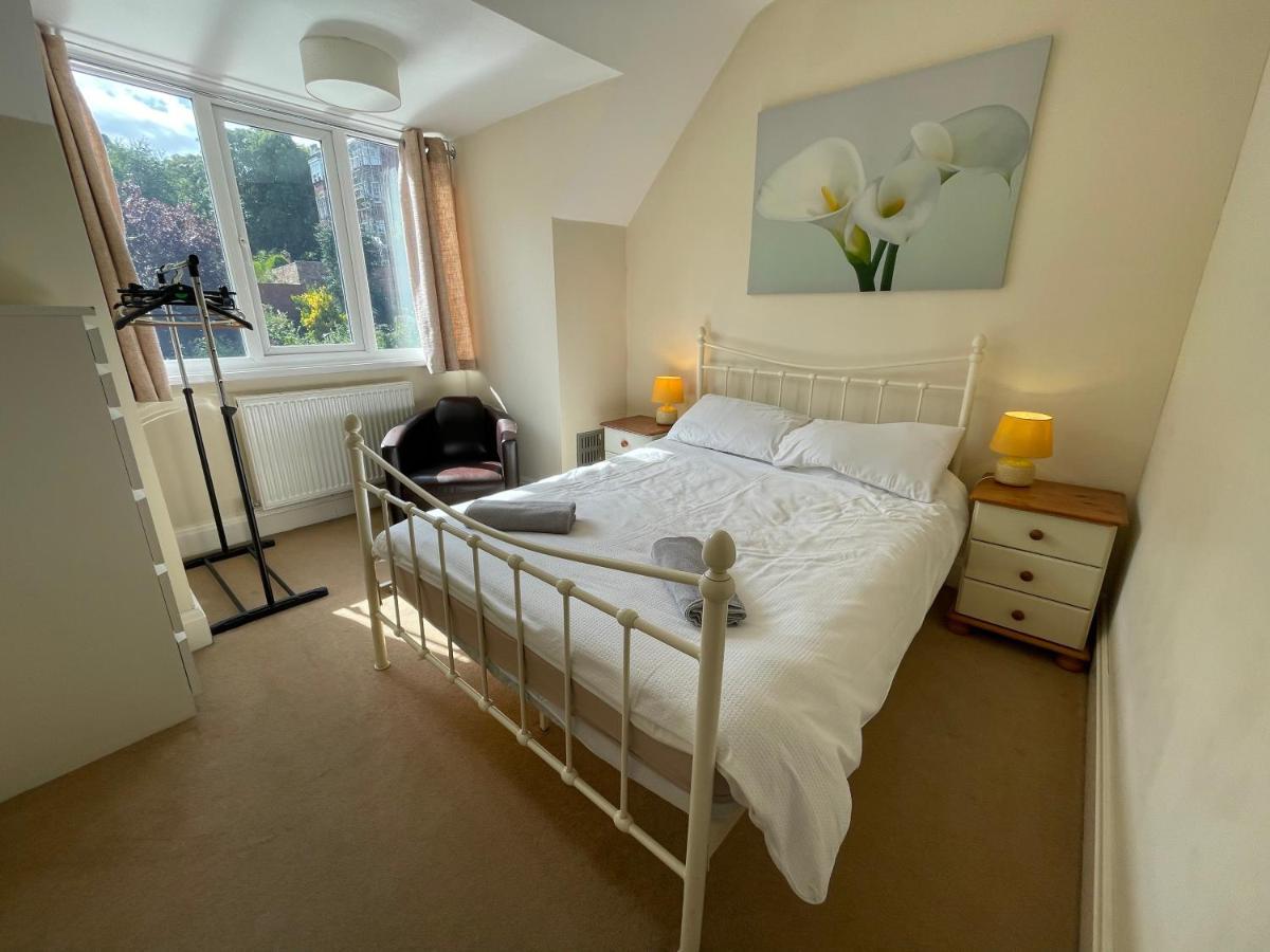 Large 5 Bed House In Scarborough Near The Beach, Large Garden & Hot Tub Exterior photo